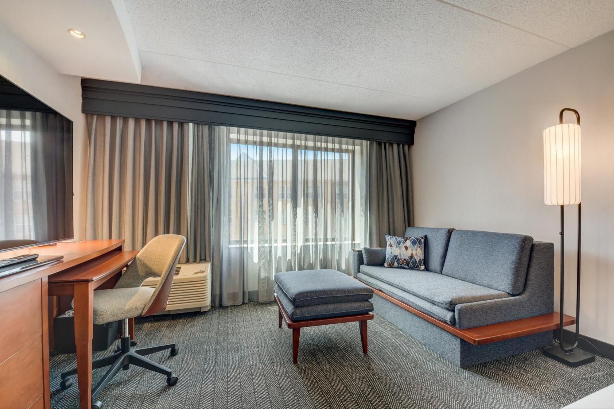 Courtyard Cincinnati North At Union Centre Уэст-Честер Экстерьер фото