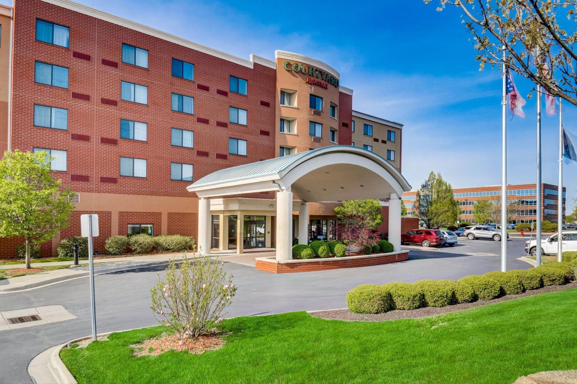 Courtyard Cincinnati North At Union Centre Уэст-Честер Экстерьер фото