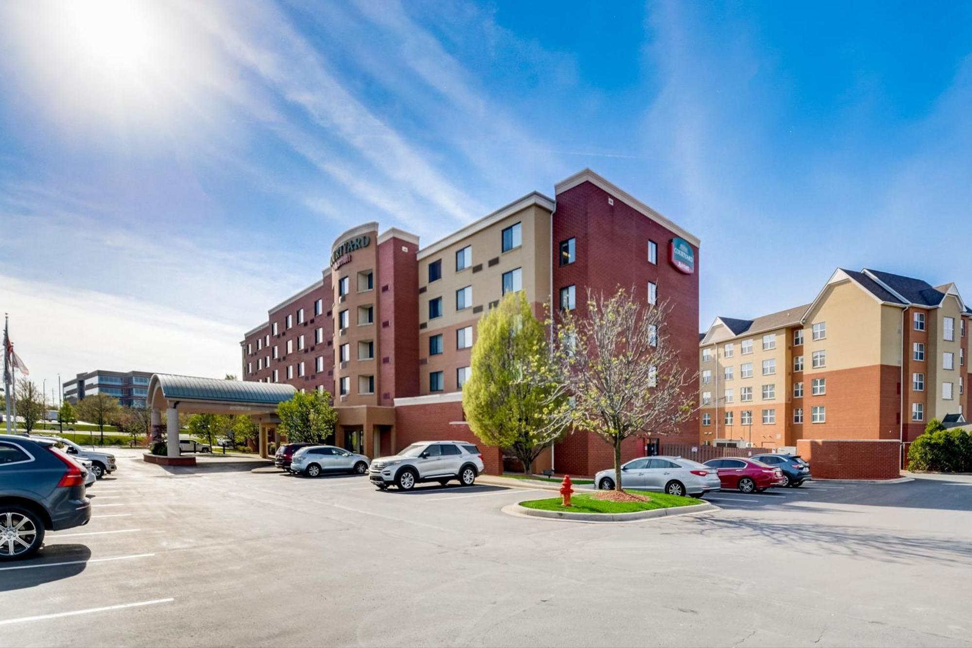 Courtyard Cincinnati North At Union Centre Уэст-Честер Экстерьер фото